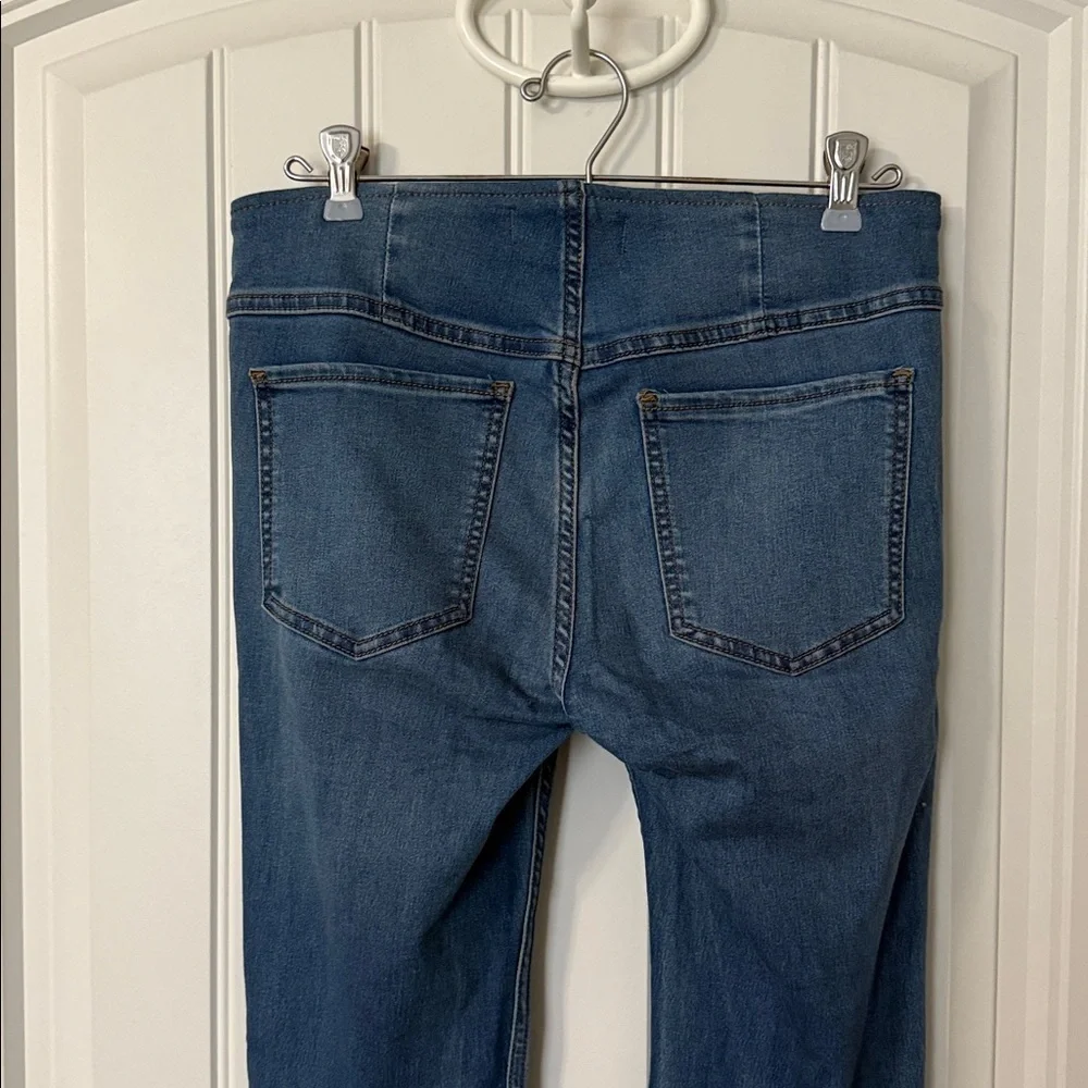 We The Free - Penny Pull-On Flare Jeans - Size 27 - Good Used Condition!! - Picture 6 of 8
